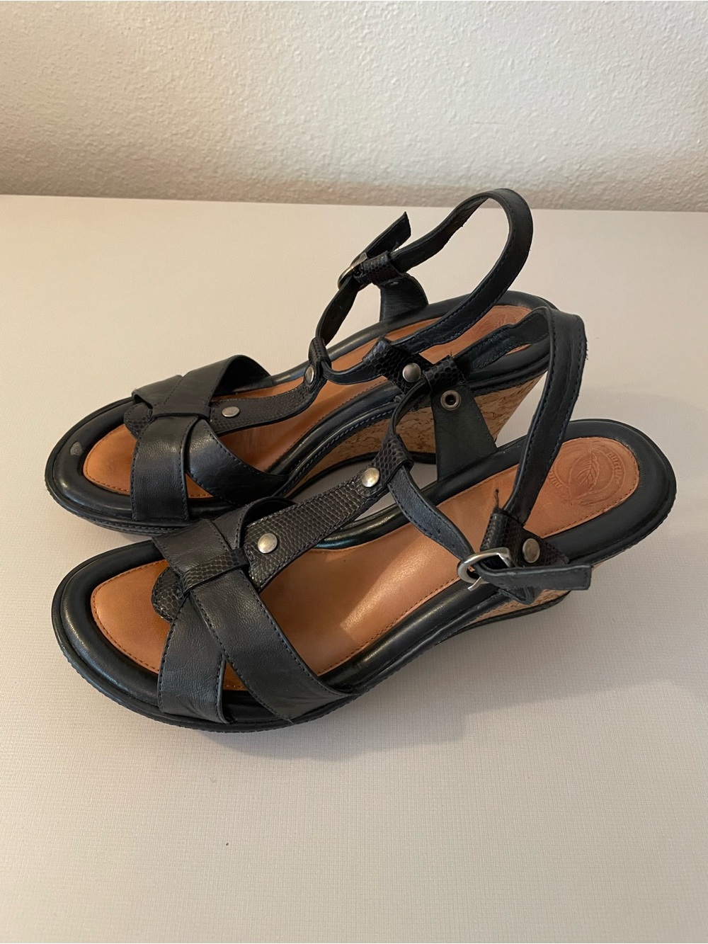 Nurture Leather Wedge Sandals Size 7.5